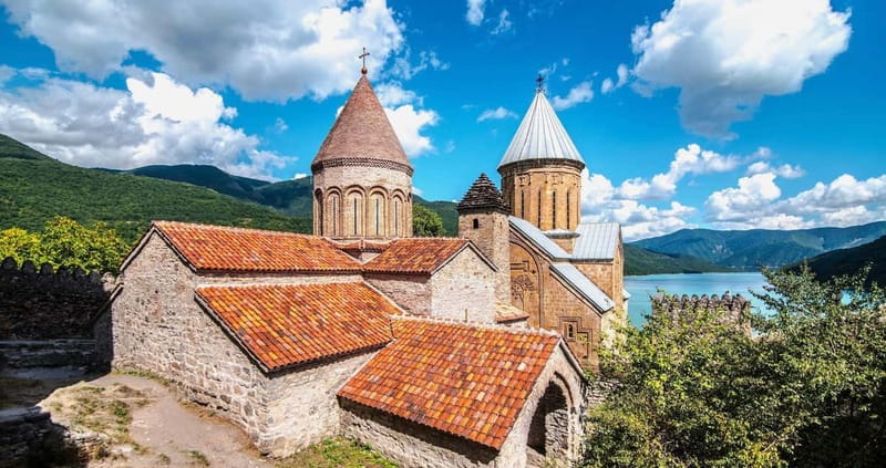 Tbilisi: Day Trip to Kazbegi, Gudauri, Gergeti, and Ananuri - Stepantsminda and the 4WD climb to Gergeti