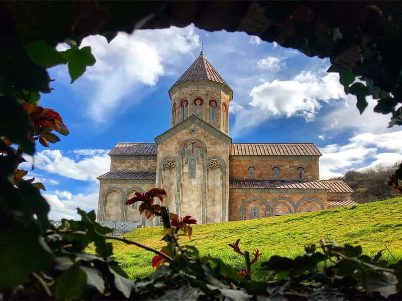 Tbilisi: Full-Day Kakheti & Sighnaghi Tour with Wine Tasting - Badiauri: Start with bread, cheese, and local flavor