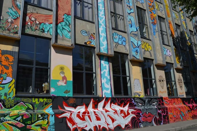 Tbilisi: Graffiti & Street Art Walking Tour - Reading the first secret stop