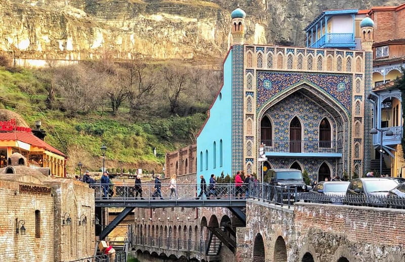 Tbilisi: Guided Walking Tour, Must See & Taste (All-Incl.) - Dry Bridge Market and the character of old Tbilisi