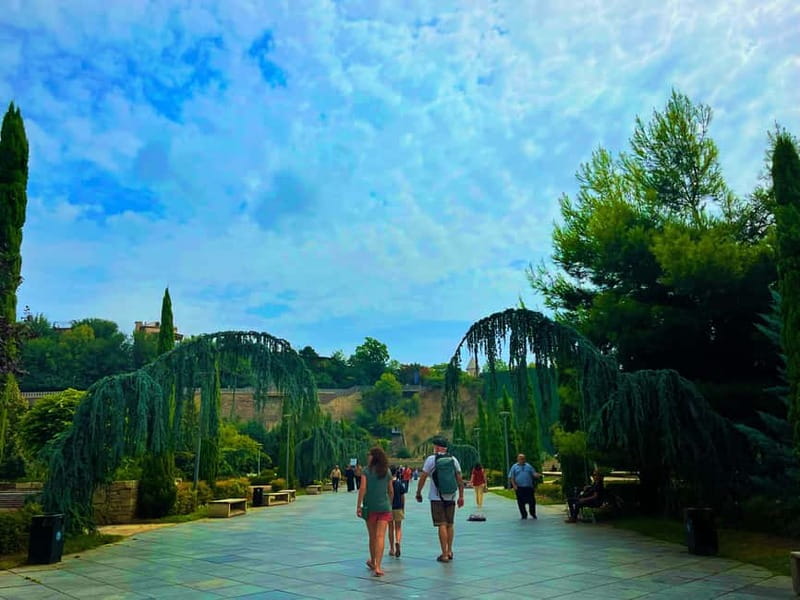Tbilisi: Hidden Gems Walking Tour with Food & Wine Tastings - Views, religious buildings, and small details