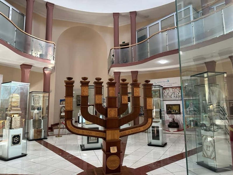 Tbilisi: Jewish Heritage Walking Tour - Two synagogues, two chances to understand living tradition