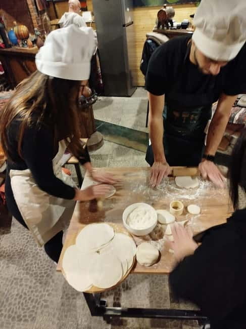 Tbilisi: Khachapuri, Khinkali and Bread-Making Masterclass - Baking shoti, Georgia’s everyday bread