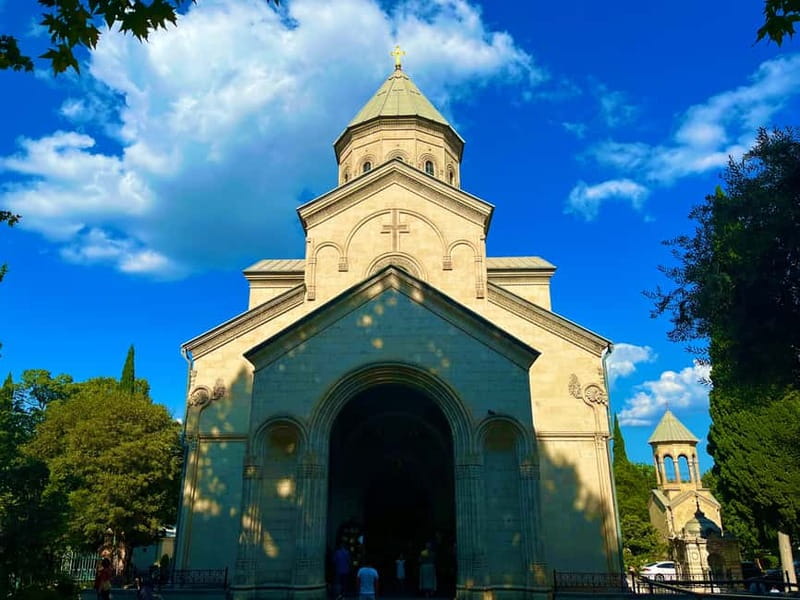 Tbilisi: Legends and Tales Walking Tour with Coffee & Sweets - Guide George and the value of a personal storyteller