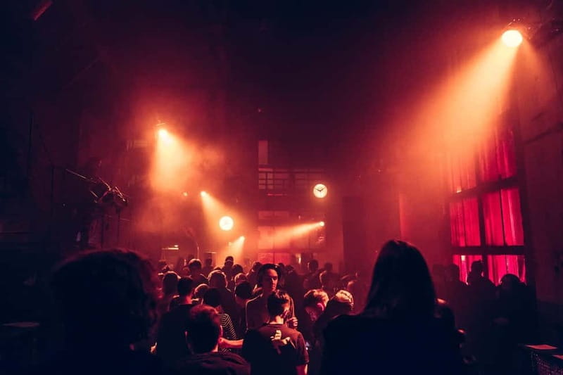 Tbilisi: Nightlife Highlights Tour with Welcome Drinks - What the guides add to the night