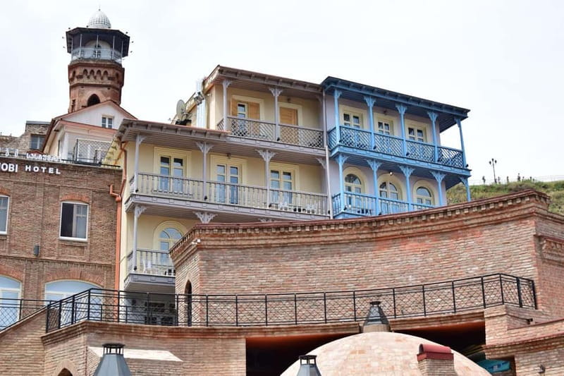 Tbilisi: Old Town Highlights w/ 5 Tastings & Cable Car Ride - Metekhi Church and King Vakhtang Gorgasali