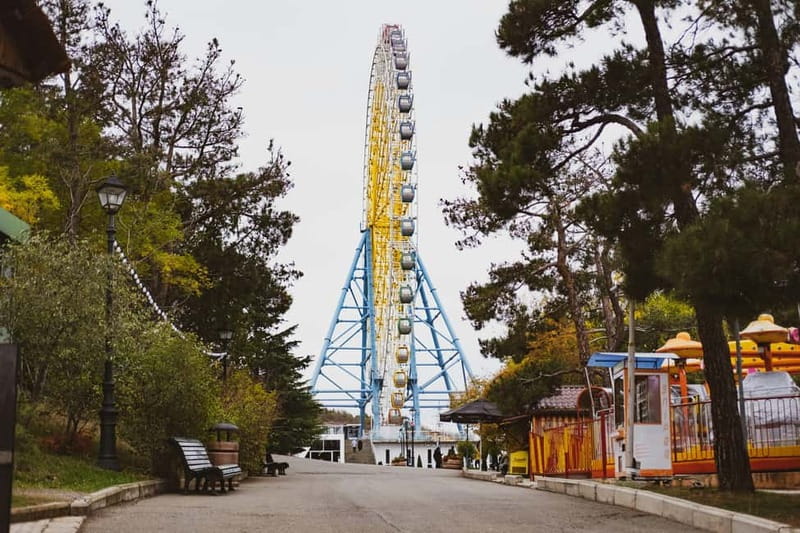 Tbilisi: Old Town Sights & Funicular Ride to Mtatsminda Park - What 30 minutes at Mtatsminda Park really allows