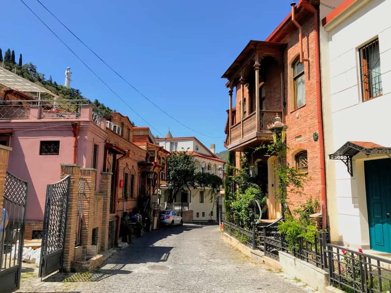 Tbilisi: Old Town Walking Tour - Must-See Attractions - Sioni and Metekhi churches