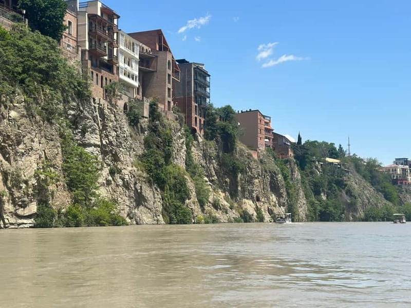 TBILISI: Private, exclusive Boat Ride & with Welcome Drink - What you will not get
