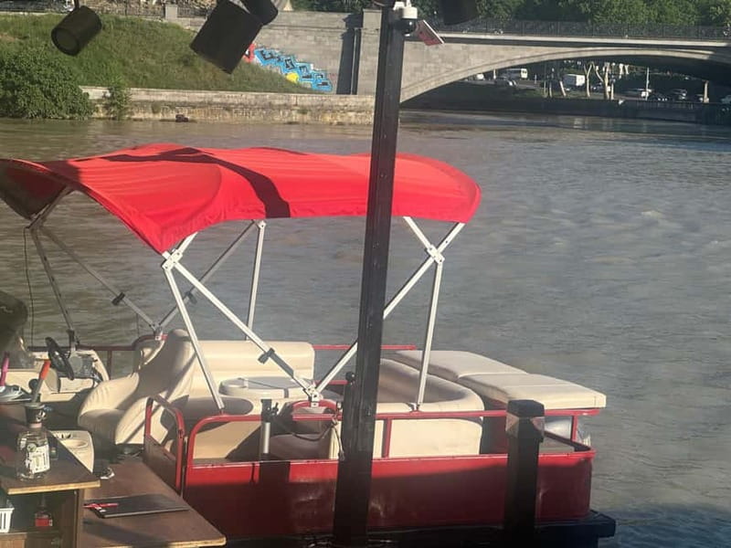 TBILISI: Private, exclusive Boat Ride & with Welcome Drink - Meeting your greeter at Europe Square