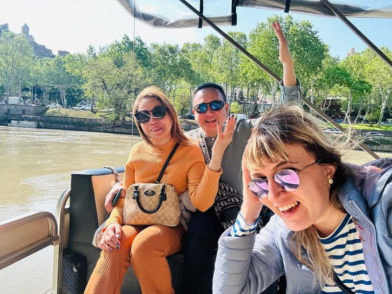 Tbilisi: River Sightseeing Boat Ride with Welcome Drink - Metekhi Church and the city’s high points