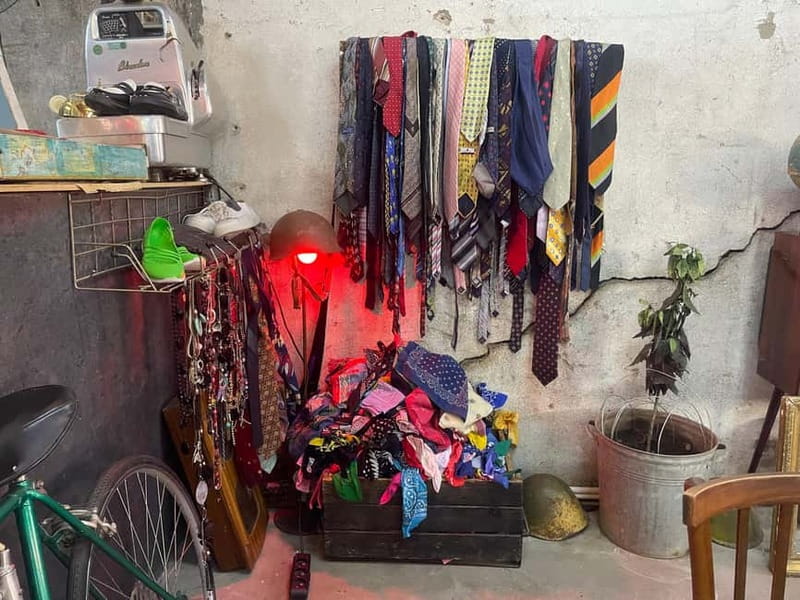 Tbilisi: Street Art & Dezerter Bazaar Tour w/ Tastings - Who should book this walk?