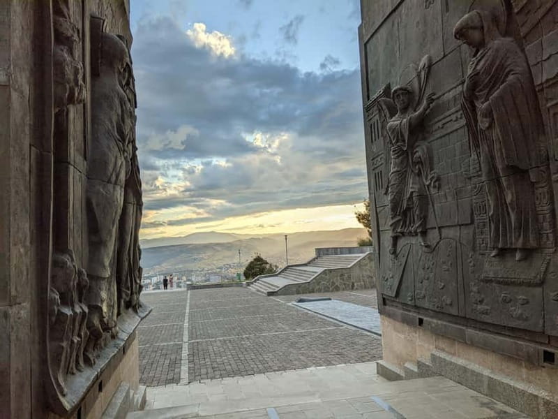Tbilisi: The Chronicles of Georgia, Jvari & Mtskheta Tour - The Chronicle of Georgia: a powerful first stop