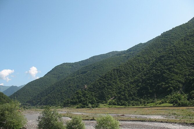 Tbilisi to Kazbegi, Gudauri, and Ananuri Day Tour - Leaving Tbilisi for the Aragvi River valley