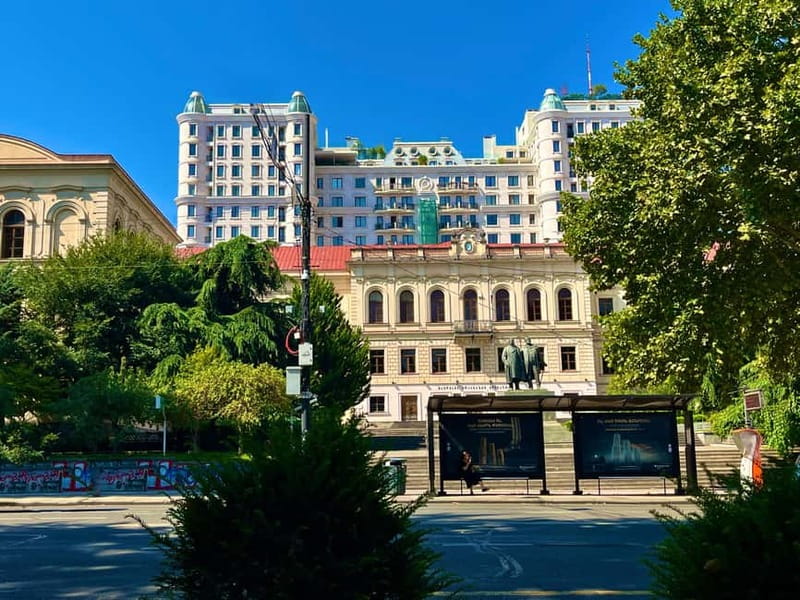 Tbilisi: Top 20 Highlights Guided Walking Tour with Tastings - Churches, balconies, and the older city
