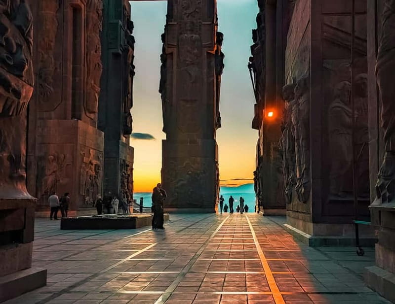 Tbilisi: Transfer & Guided Tour to The Georgian Stonehenge - Why the Chronicle of Georgia Makes a Good Short Trip