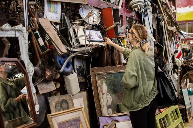 Tbilisi: Vintage Stores and Cafes Walking Tour with Coffee - What the guides add