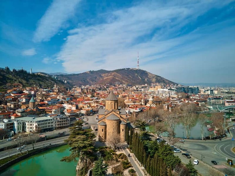 Tbilisi: Walking Tour of Main Highlights With Food & Wine - Starting at Café Stamba with khachapuri
