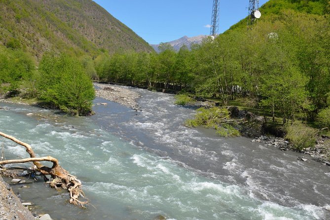 Tour to Kazbegi: Georgian Military Road – Ananuri – Gudaury – Kazbegi - Why this 10-hour route works from Tbilisi