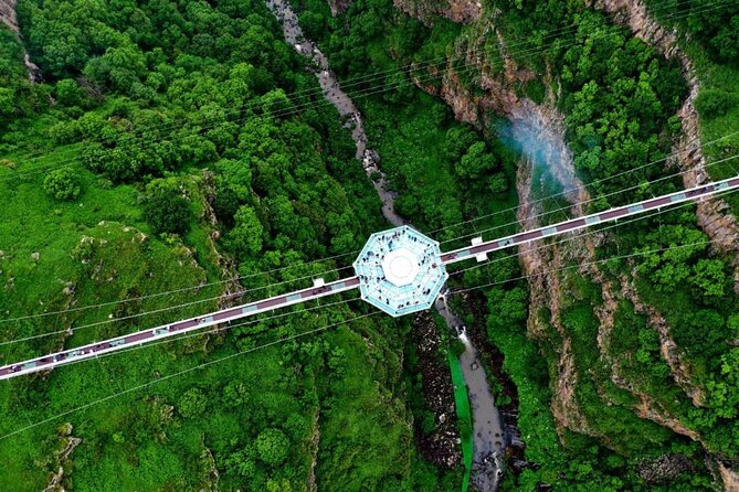 Trip to The Diamond Bridge and Dashbashi Canyon - The guide and the feel of the day
